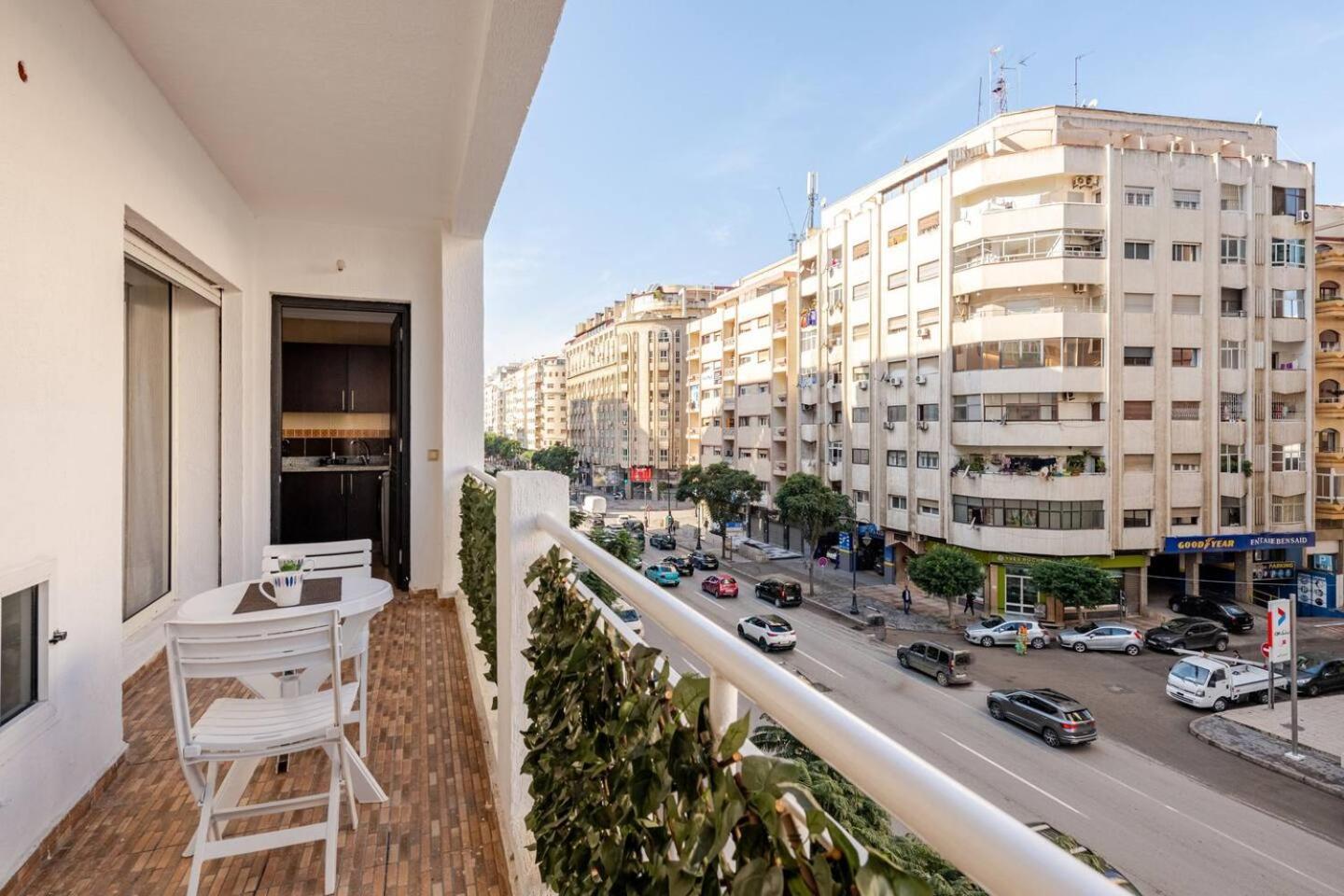 Appartement Acacia 2 Chambres Au Centre Ville Tangier Exterior photo