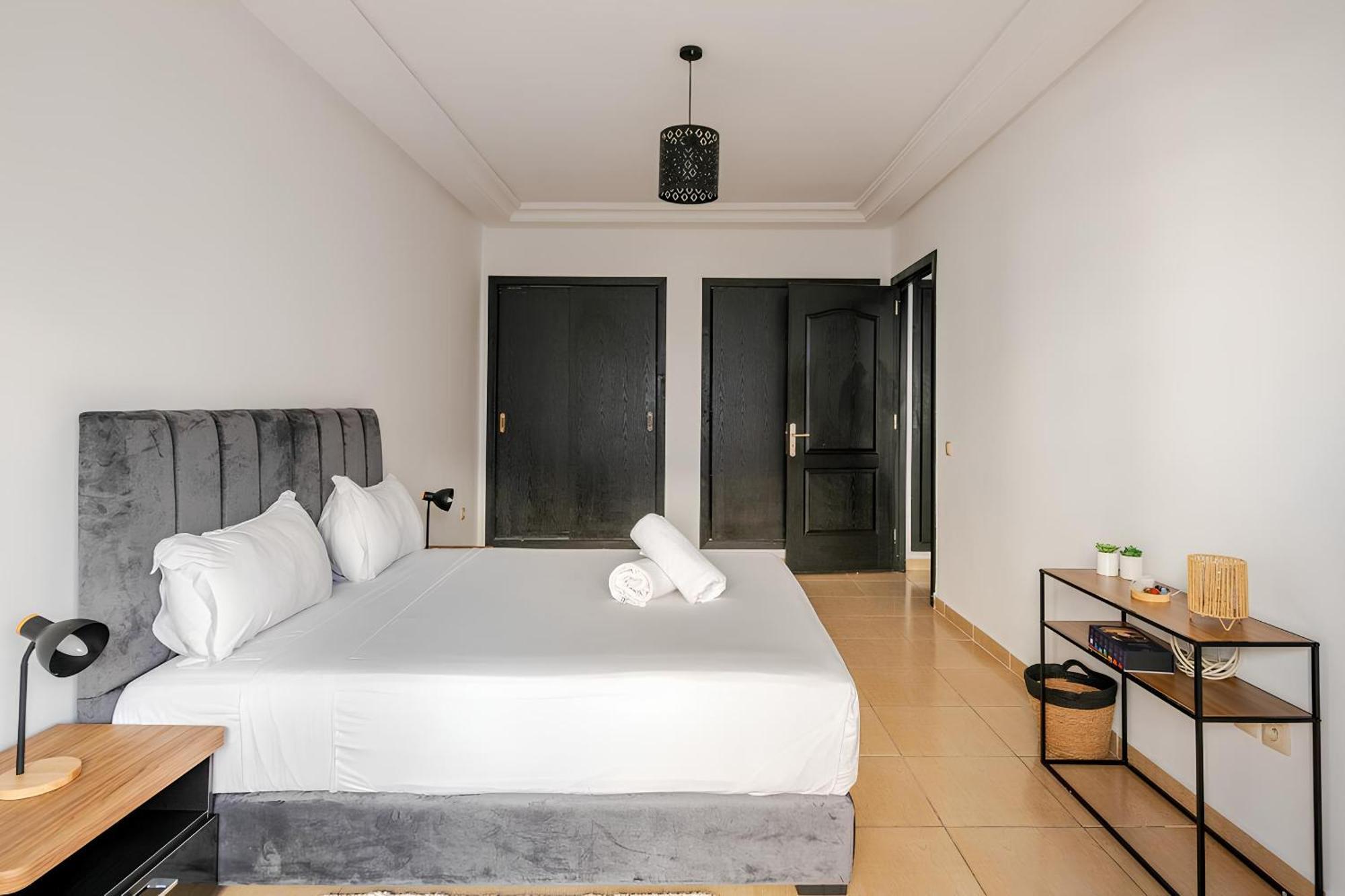 Appartement Acacia 2 Chambres Au Centre Ville Tangier Exterior photo